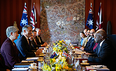 英國及澳洲的外交和國防首長25日在雪梨舉行年度2+2會談（AUKMIN），會後發布聯合聲明提到，台灣海峽的和平穩定「至關重要」。
（英國外交部提供）