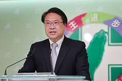 首波罷免失利，民進黨秘書長林右昌28日宣布請辭秘書長，強調願承擔一切檢討責任。
