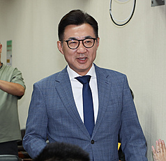 傳美國拒絕讓總統賴清德過境，立法院副院長江啟臣（圖）29日表示，顯然美方還是有所考量，但拚外交和鞏固邦交的事情還是要做，希望賴總統及國安團隊應做好評估及相關的因應。