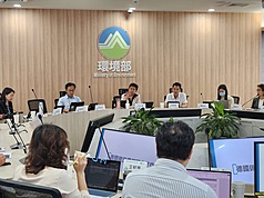 環境部2025年6月與綠色成長聯盟成員代表前往德國參與碳定價研習營，為強化台灣碳定價制度與政策對話，推動台版總量管制與排放交易制度（ETS），29日邀請成員齊聚開分享會交流意見。（環境部提供）