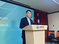 陸委會發言人梁文傑31日在例行記者會回應媒體提問。(中央社)
