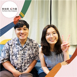 《新住民心力量》臺菲新二代的文化認同─主持人巫巴克(左)與來賓鄒佳晶(右)。