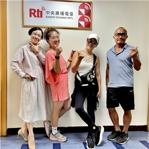 銀光計劃推廣者Connie(左二)