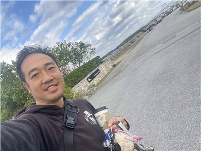 林雋硯博士舉家搬遷至日本沖繩，展開養殖實驗用花枝的異地精彩生活。（林雋硯提供）