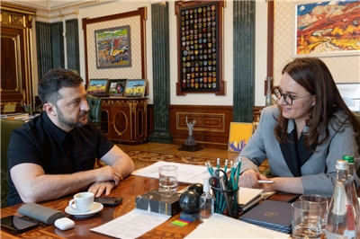 烏克蘭總統澤倫斯基(Volodymyr Zelenskyy)14日宣布，已提名現任第一副總理兼經濟部長斯維里登科(Yuliia Svyrydenko,右)出任新任總理。 (圖:X@Svyrydenko_Y)