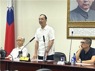 國民黨主席朱立倫今天(16日)在中常會發表談話表示，普發現金1萬元是還錢於民，不是債留子孫。(趙婉淳 攝)
