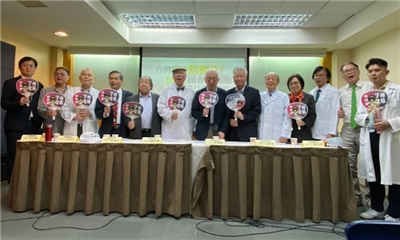 台灣醫界聯盟大咖陳永興、吳樹民、林逸民、黃富源、周慶明、賴其萬等人，10日攜手前聯電董事長曹興誠10日召開記者會，表態力挺大罷免。(取材自銳傳媒)