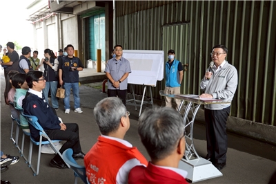 行政院長卓榮泰15日視察高雄仁武倉庫視察糧食儲備設施。(圖：行政院提供)