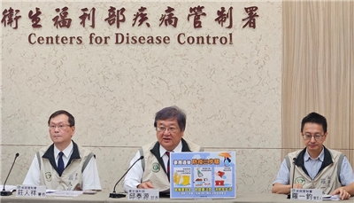 衛福部長邱泰源(中)29日籲民眾落實防疫3步驟，嚴防豪雨過後可能的傳染病疫情。(劉品希 攝)