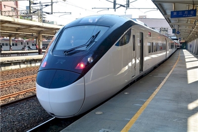 台鐵26日加開5371次七堵至台東新自強號，行駛至潮州站時，列車延誤約16分鐘。圖為資料照。(圖：中央社)