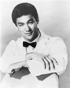 一代國際武打巨星李小龍。(圖：取自維基百科)