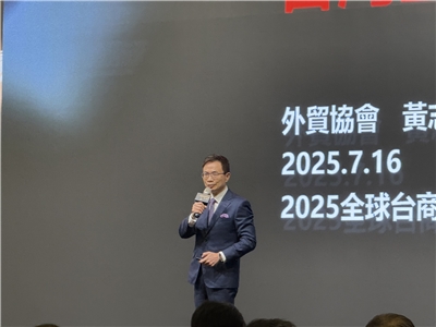 貿協董事長黃志芳表示，考量川普關稅政策的目的是吸引製造業回流，因此評估，美國近期陸續公布各國的對等關稅稅率，也不會就此定案，稅率在未來幾年料將持續變動。(謝佳興 攝)