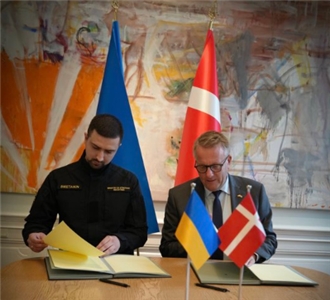 烏克蘭與丹麥代表4日在丹麥首都哥本哈根簽署軍事合作協議。(X平台/@mfMorten)