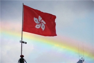 香港政府提交法案建議，應新設立同性伴侶登記機制作為替代，使其關係能夠獲得法律承認，同時表示，相關登記限制、權益都與婚姻制度相異。  (圖：Foter/央廣後製)