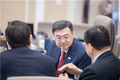 行政院長卓榮泰22日主持行政院經濟發展委員會第2次顧問會議（創新經濟分組）。(圖：行政院提供)