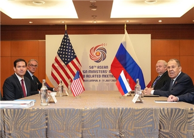 美國國務卿盧比歐(Marco Rubio)10日在馬來西亞吉隆坡，與俄羅斯外交部長拉夫羅夫(Sergei Lavrov)舉行會談。(圖:美國國務院)