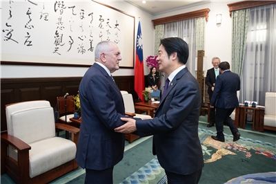 賴清德總統22日接見愛爾蘭眾議院副議長麥基尼斯(John McGuinness)訪問團。(圖：總統府)