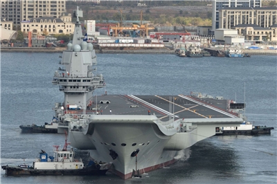 中國兩艘航空母艦「遼寧號」、「山東號」(圖)，今年6月首次同時在西太平洋進行演習；這是中國航艦首度穿越第二島鏈。(資料照/路透社/達志影像)