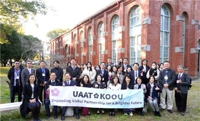 教育部近年聯合台灣12所頂尖大學組成國家重點領域國際合作聯盟(UAAT)，與不同國家大學聯盟交流與簽訂合作。圖為UAAT訪團先前赴日參訪。(翻攝台灣大學官網)