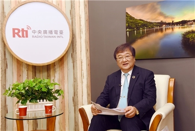 衛福部長邱泰源14日接受央廣專訪。(江麗華 攝)