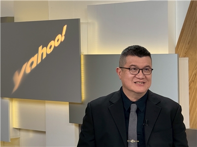 內政部次長馬士元在9日播出的YahooTV齊有此理節目專訪中，分享他的避難包到底裝了些什麼。(圖：《Yahoo齊有此理》提供)