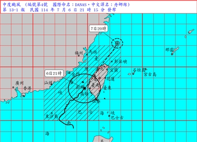 氣象署6日晚間指出，丹娜絲颱風預計在深夜通過澎湖，若在此時路徑稍微偏東，將有可能在台灣中部登陸。(圖：中央氣象署)