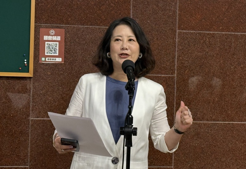 美國宣布台灣對等關稅為20%，引發討論。民進黨立法院黨團幹事長吳思瑤1日受訪表示，台美還在繼談，當國家隊還在場上比賽時，請各界為國家隊加油、支持國家，請勿唱衰。(中央社)