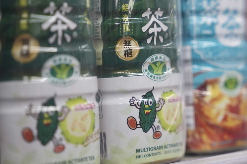 圖為賣場貨架上的無糖茶飲。
