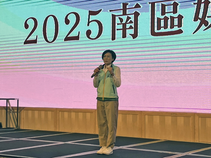 民進黨籍立委林岱樺（圖）7日晚間在高雄出席「2025台灣連鎖加盟促進協會」南區媒體餐敘，會中
公開表示，「外界好奇我會不會繼續參選，岱樺也確定沒有被停權，會繼續參選。」 (圖：中央社)