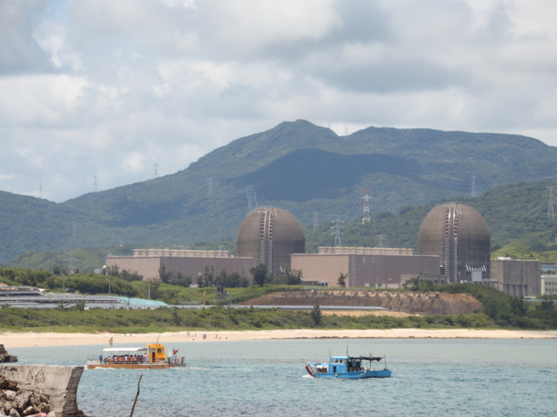 核三重啟公投8/23登場，不過學者認為，探討核三重啟議題，必須先釐清正確的訊息，並在正確資訊上進行討論才有意義。圖為已除役的核三廠建物。

