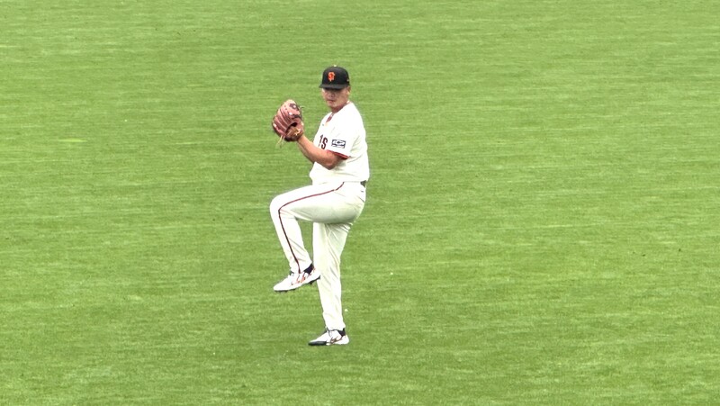 旅美投手鄧愷威13日先發對教士遇亂流，投1.2局責失6分退場。
