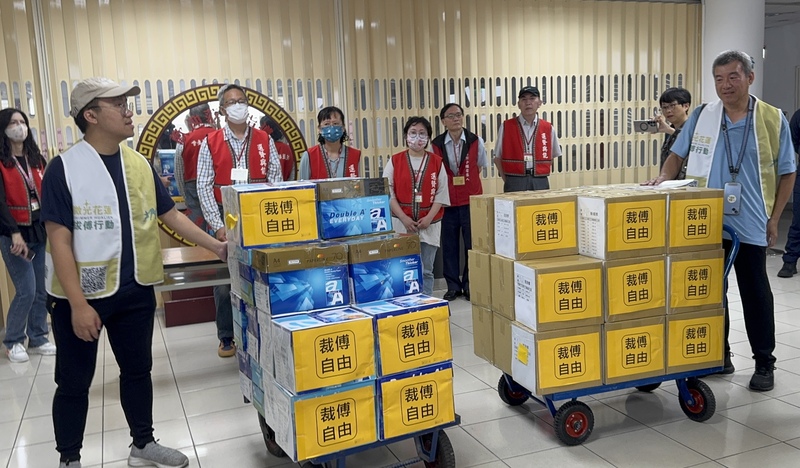 罷免國民黨立委傅崐萁案，上月26日投票結果不通過，「微光花蓮」公告，為持續保護連署人、志工
不因個資外流遭政治清算，願承擔重擔，暫不立即銷毀保密協議，以防未來遭有心人士洩漏與利用，會在合宜時機銷毀。另外，二階連署書已於公告成案後銷毀。
