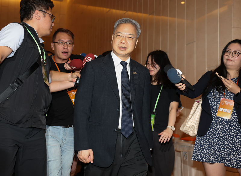 行政院秘書長龔明鑫(前中)出任經濟部長。資料照。
