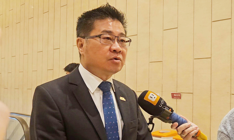 內閣改組傳出衛福部長邱泰源拒請辭。衛福部政務次長呂建德（圖）25日受訪表示，邱泰源的努力各界有目共睹，非常多醫界人士與團體都表態支持邱泰源，相信執政團隊都會做最好的安排。