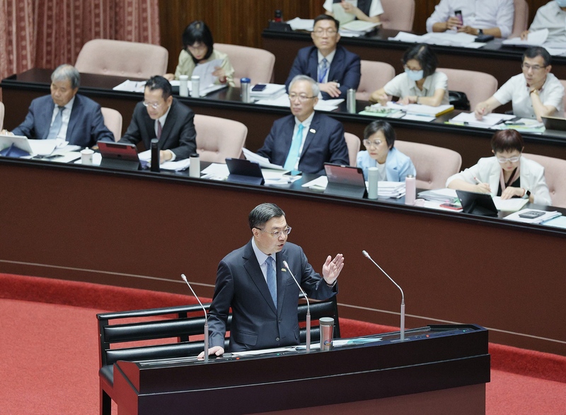 行政院長卓榮泰。
