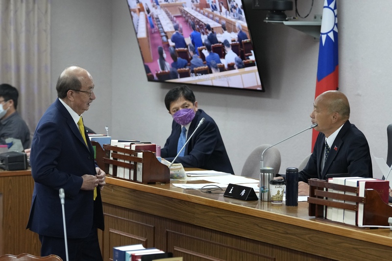 立法院27日下午進行黨團協商。右為立法院長韓國瑜、左為民進黨立院黨團總召柯建銘。
