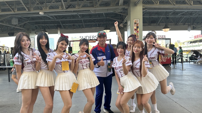 台北市東園國小少棒隊總教練賴敏男（中）出席MLB運動家隊台灣日活動。但運動家取消原訂的賴敏男下場開球。

