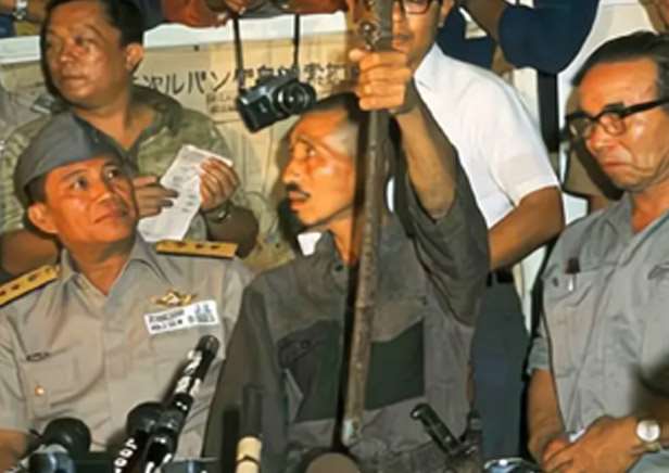 近三十年叢林遊擊戰生活中，小野田像珍惜嬰兒生命一樣珍惜的軍刀，寫真出自網絡。(作者提供)
