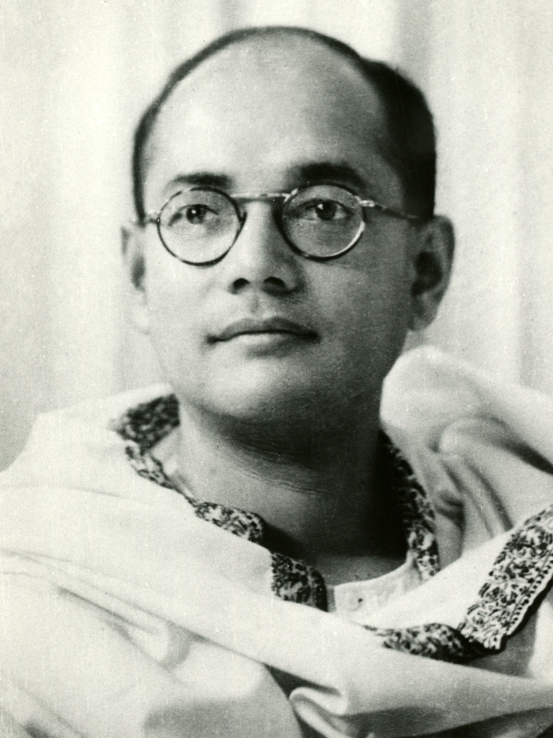 蘇巴斯·錢德拉·鮑斯（Subhas Chandra Bose, 1897–1945）作為反殖民象徵，作者主張應在當時鮑斯殞命的松山機場立碑紀念。圖：公共領域