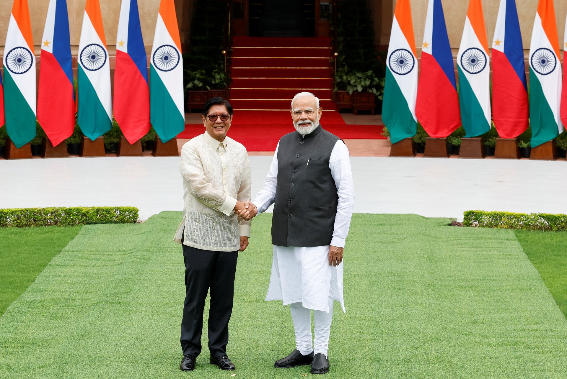 印度總理莫迪(Narendra Modi)5日在新德里與來訪的菲律賓總統小馬可仕(Ferdinand Marcos)舉行會談，會後雙方宣布，兩國將升級為戰略夥伴關係，深化在貿易、國防和海事方面的合作。 (路透社/達志影像)