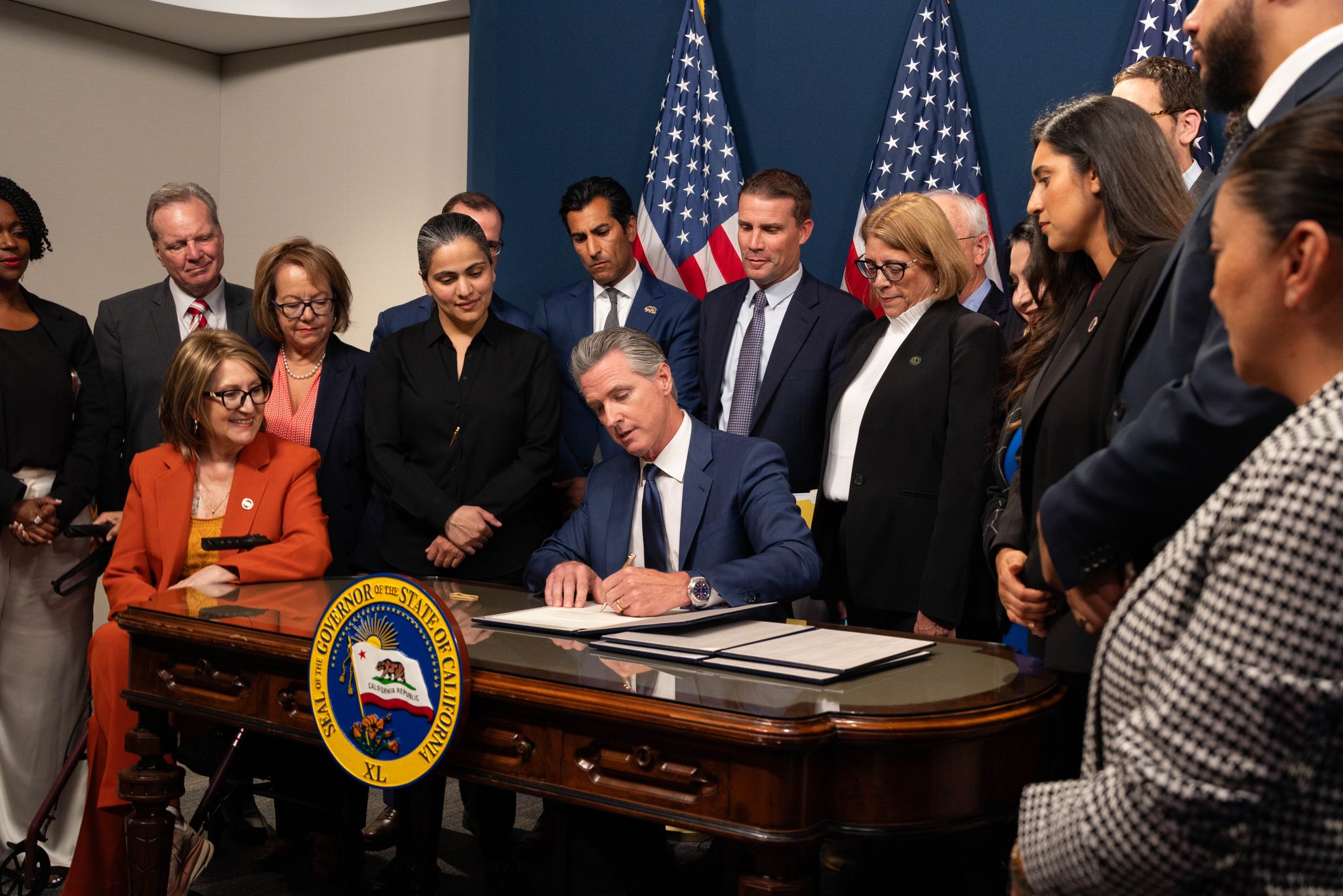 加州州長紐松(Gavin Newsom)簽署法案11月投票決定重劃選區。 (圖:X@CAgovernor)