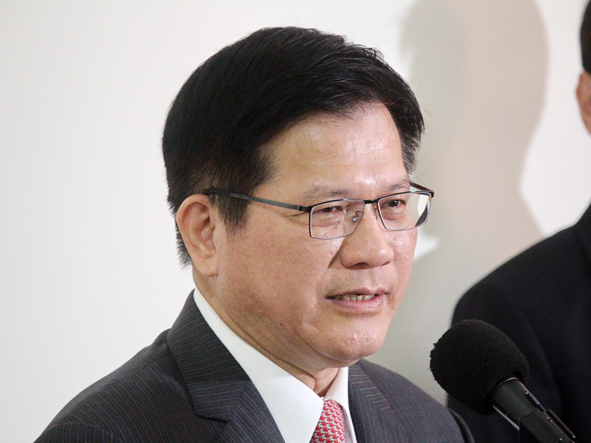 外長林佳龍14日在立法院受訪表示，前往日本參訪是因為台日關係友好，中國方面縱有不滿，也不會影響台日關係 (央廣記者王照坤 攝)