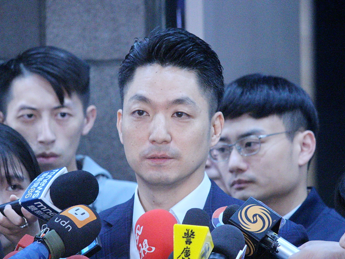台北市長蔣萬安15日在市府受訪表示，雙城論壇沒有辦不辦的問題，只有什麼時候辦的問題 (央廣記者王照坤 攝)