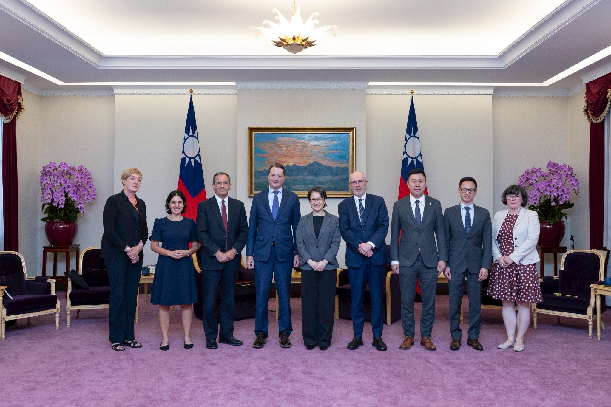 副總統蕭美琴(中)14日接見「布魯金斯研究院」學者專家訪問團。(總統府提供)