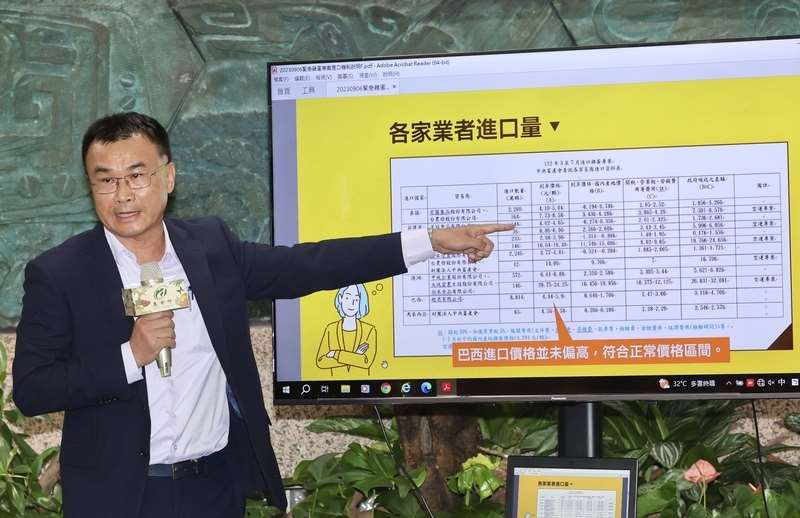 前農業部長陳吉仲、農業部長陳駿季、前畜產會董事長林聰賢、前畜牧司長張經緯與前科長李宜謙在超思進口蛋案中被控圖利等罪，北檢均查無不法簽結。圖為陳吉仲2023年間數度召開記者會說明進口蛋問題。(資料照片/中央社)