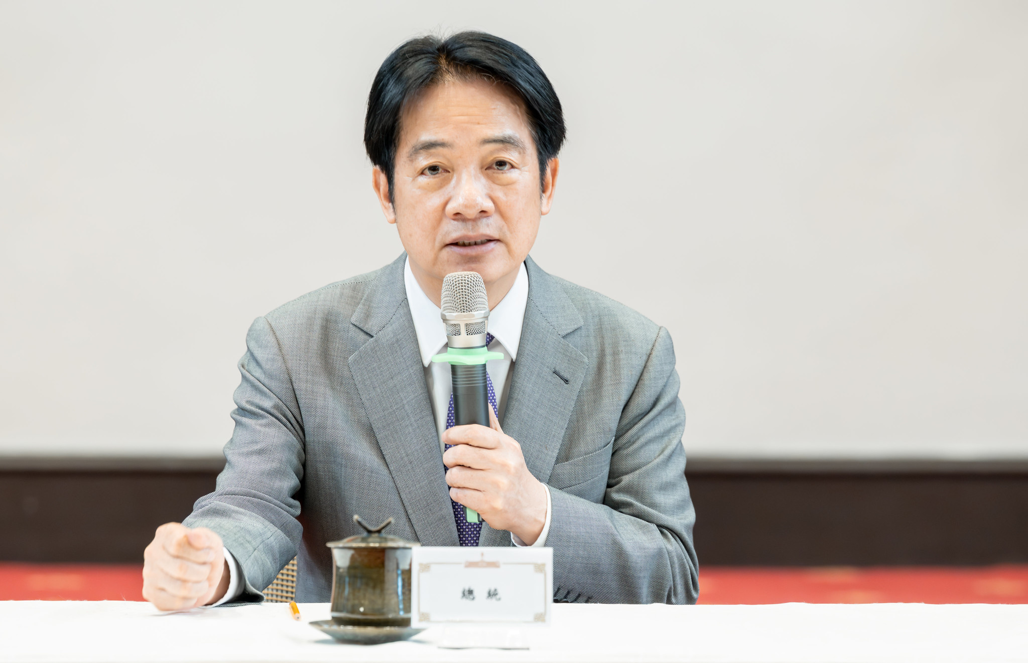 美國宣布台灣最新關稅稅率為20%，賴清德總統1日召開記者會，強調這只是「暫時性關稅」。 (圖:總統府)
