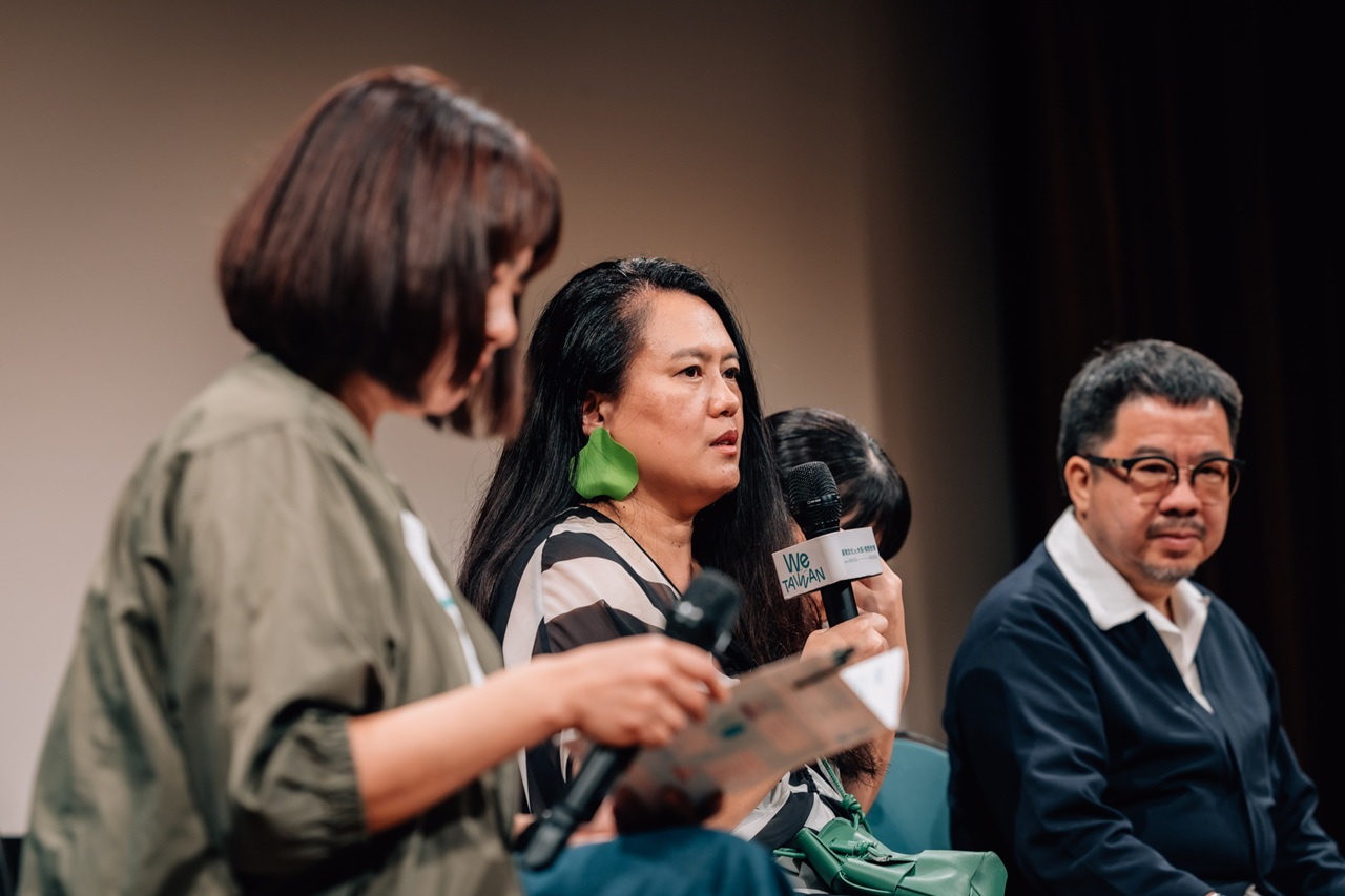 導演陳潔瑤(左)與國家影視聽中心董事長褚明仁(右)，17日連袂出席大阪《哈勇家》映後座談。(文化部提供)