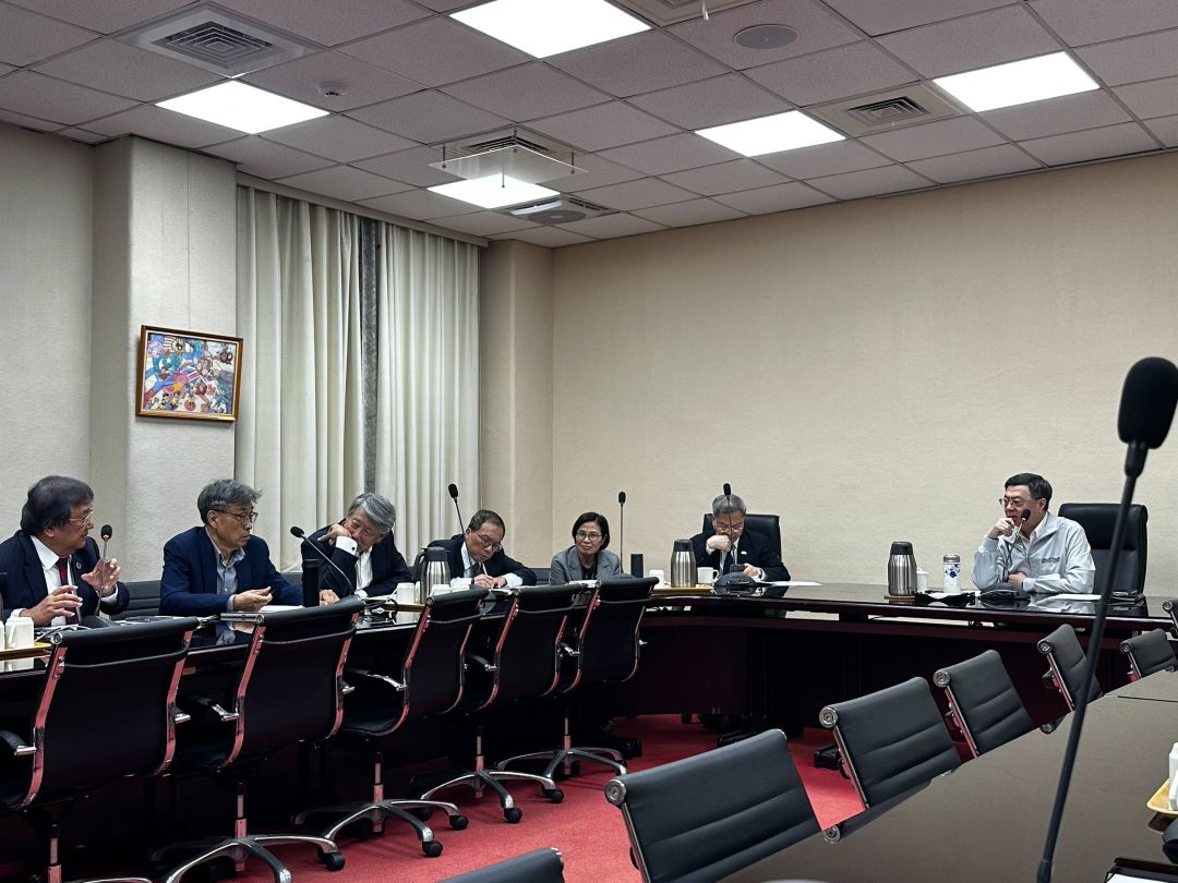 針對台美暫行關稅20%，行政院長卓榮泰1日下午邀請相關商討應對策略。(圖：行政院提供)