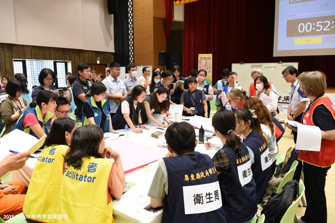衛福部與屏東縣政府於7日至8日聯合辦理「生物病原災害防救演習」，強化疫情發生時的聯繫協調與跨機關協同處理機制。(疾管署提供)
