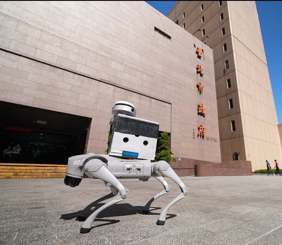 台北市副市長李四川在社群貼文介紹引進巡檢新夥伴智能機器狗。(圖:李四川粉專)